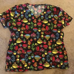 Zoe & Chloe fish scrub top Size XL